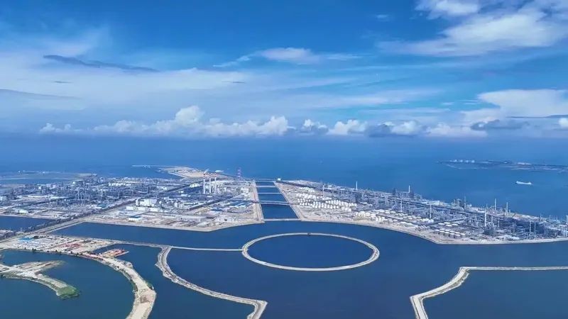 Projet de chauffage électrique de l'intégration du raffinage et de la chimie de l'île de Yulong, dans le Shandong : le « gardien de la température » ​​à l'origine de la nouvelle référence en matière d'énergie verte